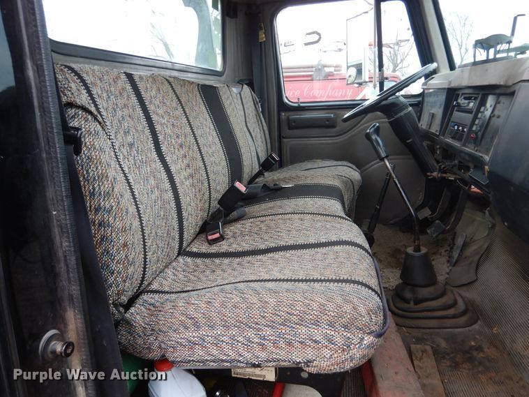 image for item EK9158 1999 International 4700 rollback tow truck