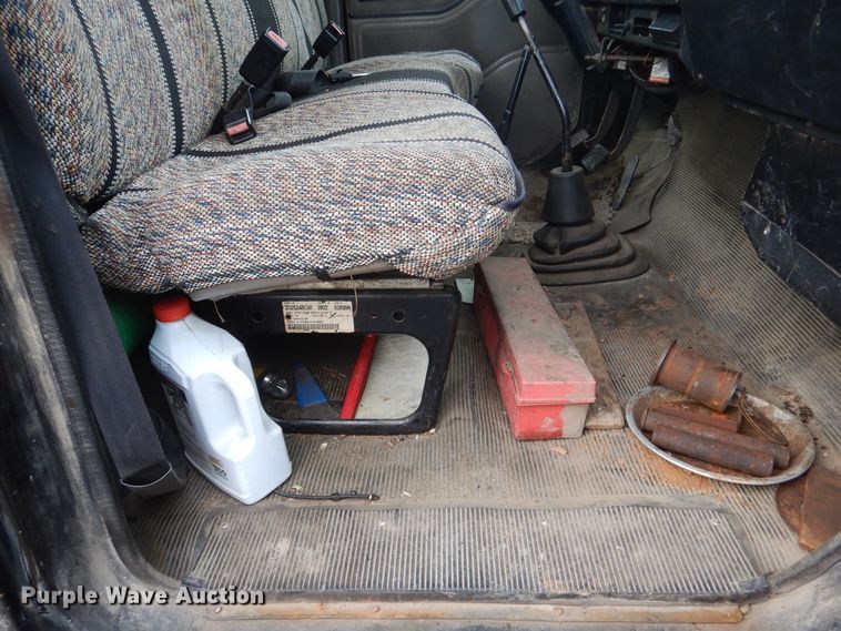 image for item EK9158 1999 International 4700 rollback tow truck