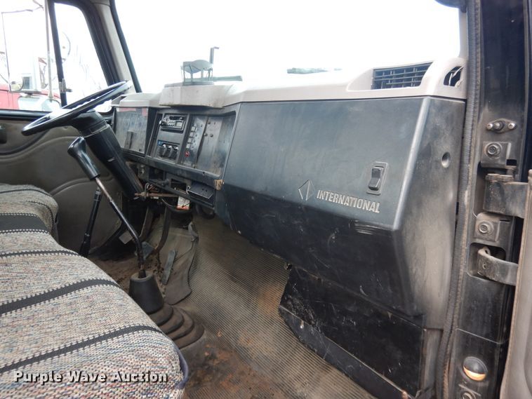 image for item EK9158 1999 International 4700 rollback tow truck