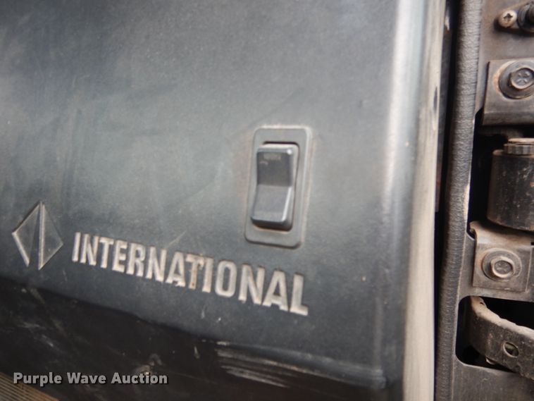 image for item EK9158 1999 International 4700 rollback tow truck