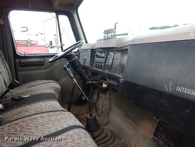 image for item EK9158 1999 International 4700 rollback tow truck