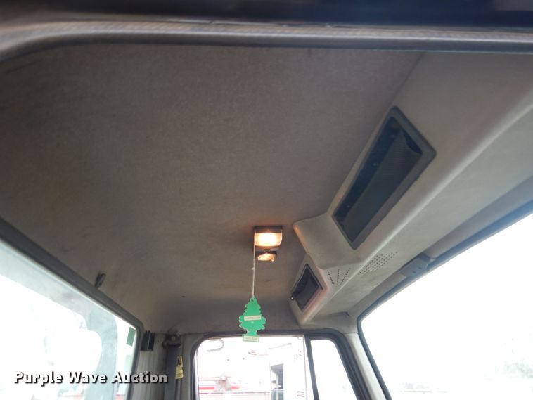 image for item EK9158 1999 International 4700 rollback tow truck