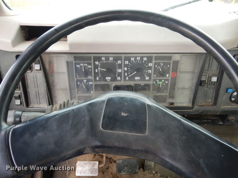 image for item EK9158 1999 International 4700 rollback tow truck