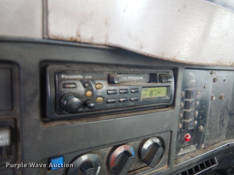 image for item EK9158 1999 International 4700 rollback tow truck