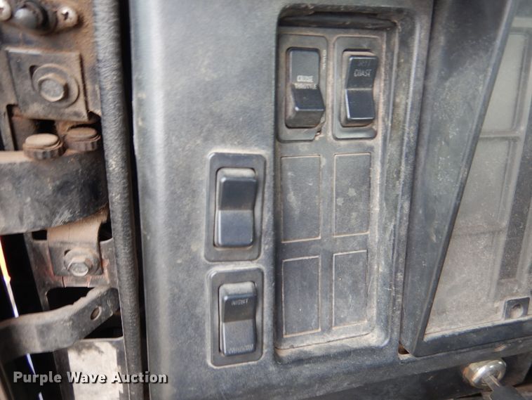 image for item EK9158 1999 International 4700 rollback tow truck