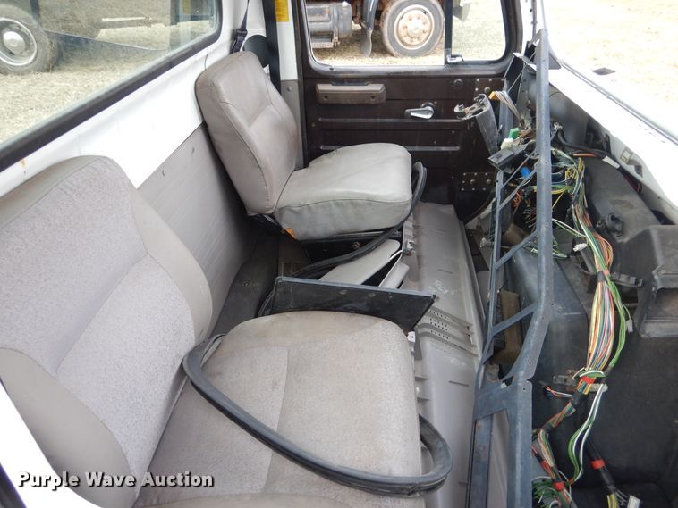 image for item EK9158 1999 International 4700 rollback tow truck