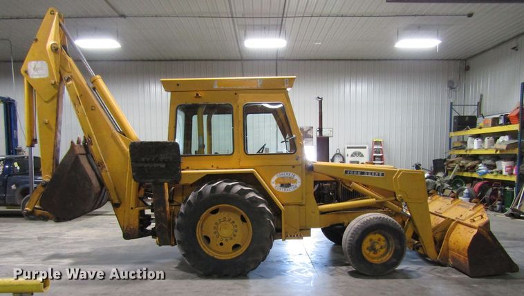 image for item FD9369 1975 John Deere 510 backhoe