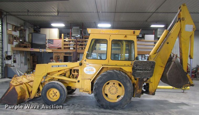 image for item FD9369 1975 John Deere 510 backhoe