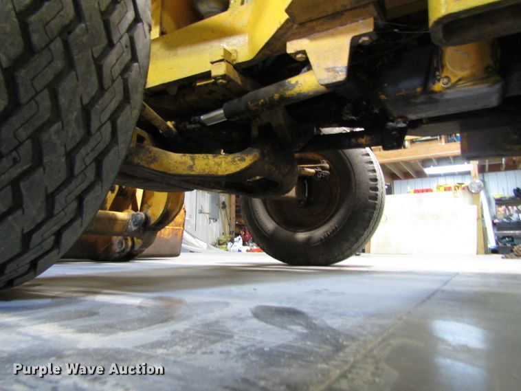 image for item FD9369 1975 John Deere 510 backhoe