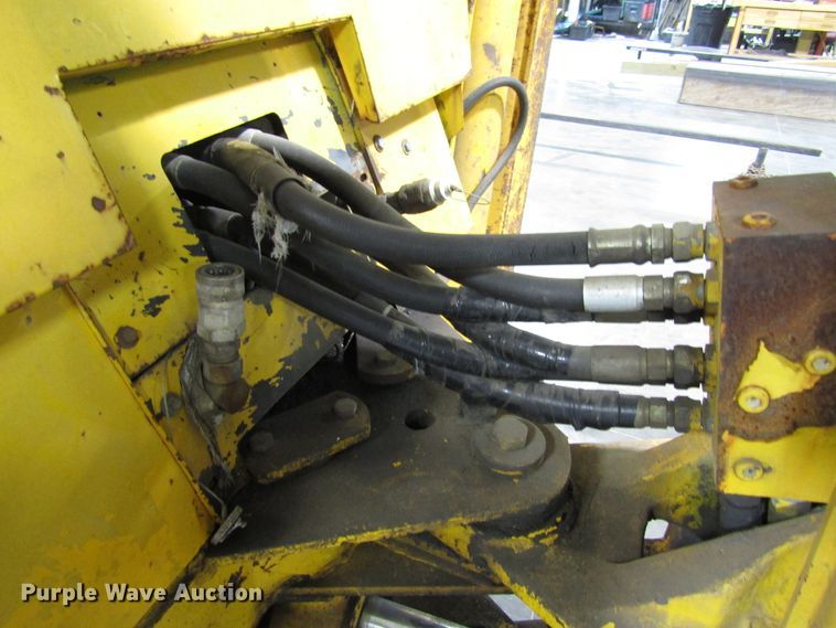 image for item FD9369 1975 John Deere 510 backhoe