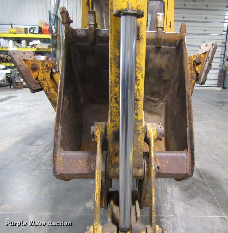 image for item FD9369 1975 John Deere 510 backhoe