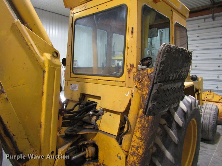 image for item FD9369 1975 John Deere 510 backhoe