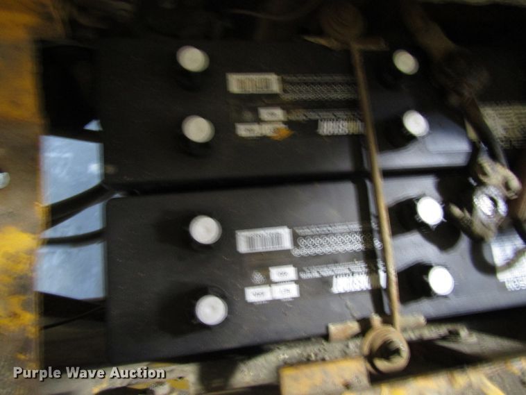 image for item FD9369 1975 John Deere 510 backhoe