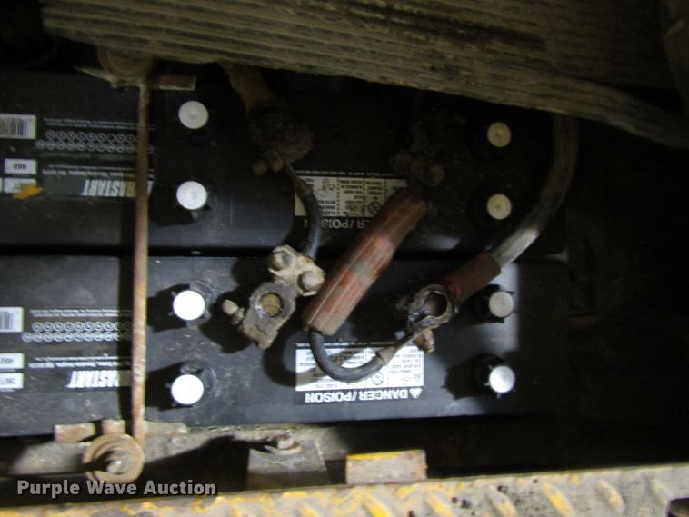 image for item FD9369 1975 John Deere 510 backhoe