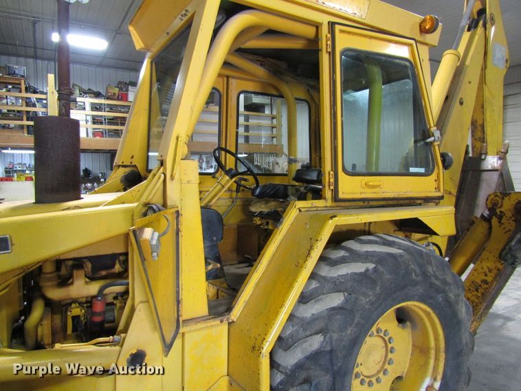 image for item FD9369 1975 John Deere 510 backhoe