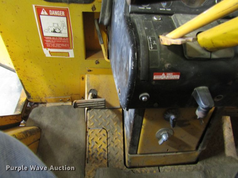 image for item FD9369 1975 John Deere 510 backhoe