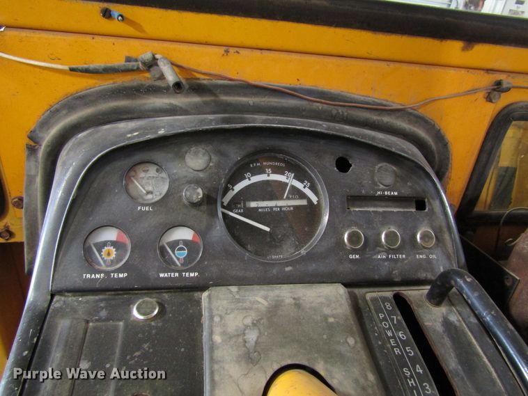 image for item FD9369 1975 John Deere 510 backhoe