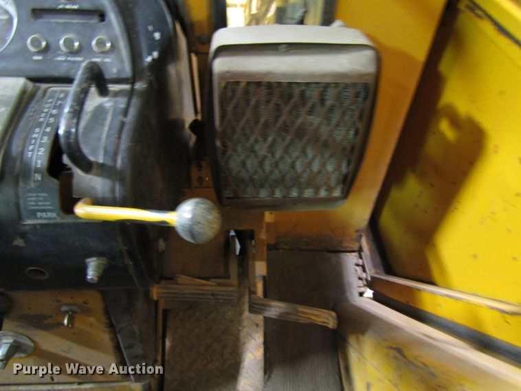 image for item FD9369 1975 John Deere 510 backhoe