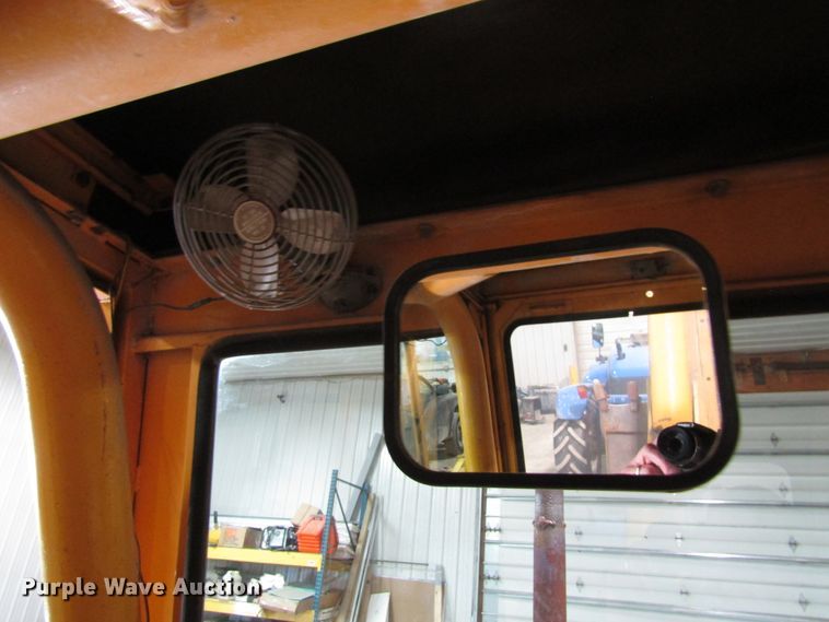 image for item FD9369 1975 John Deere 510 backhoe