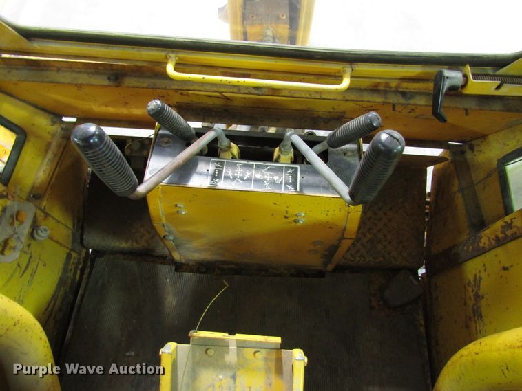 image for item FD9369 1975 John Deere 510 backhoe