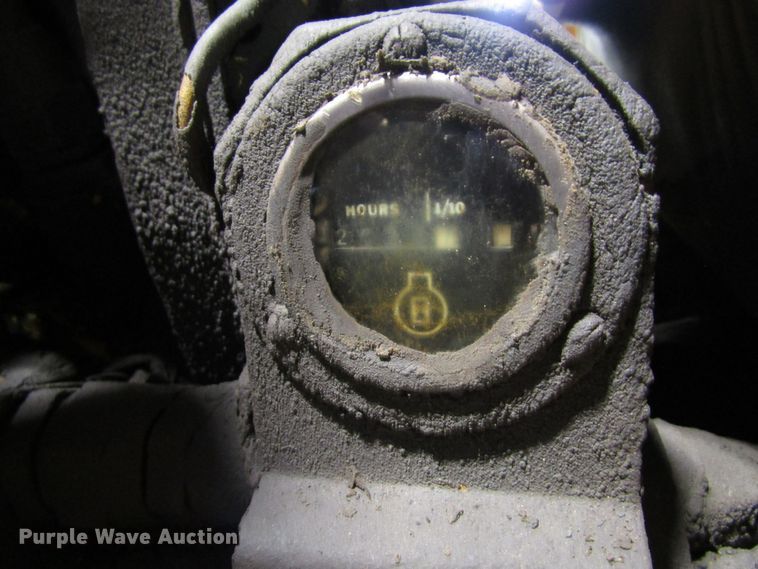 image for item FD9369 1975 John Deere 510 backhoe