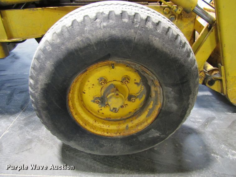 image for item FD9369 1975 John Deere 510 backhoe