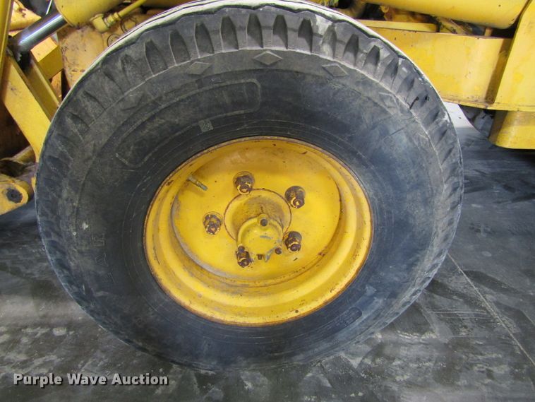 image for item FD9369 1975 John Deere 510 backhoe