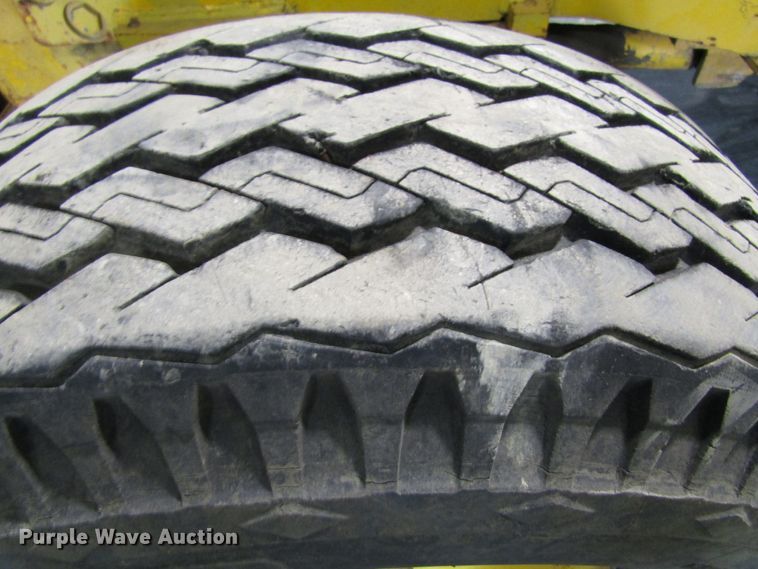 image for item FD9369 1975 John Deere 510 backhoe