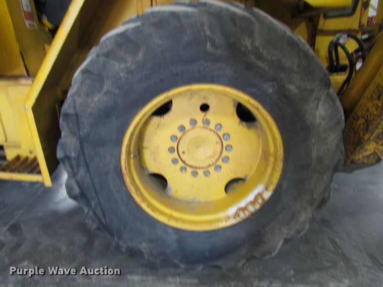 image for item FD9369 1975 John Deere 510 backhoe