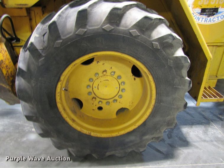 image for item FD9369 1975 John Deere 510 backhoe