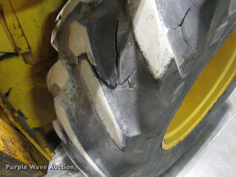 image for item FD9369 1975 John Deere 510 backhoe