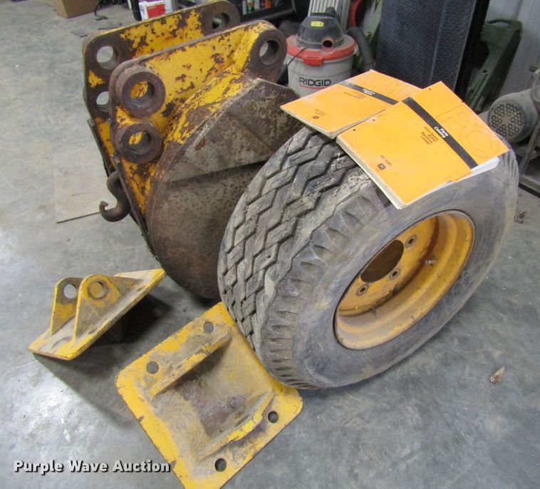 image for item FD9369 1975 John Deere 510 backhoe