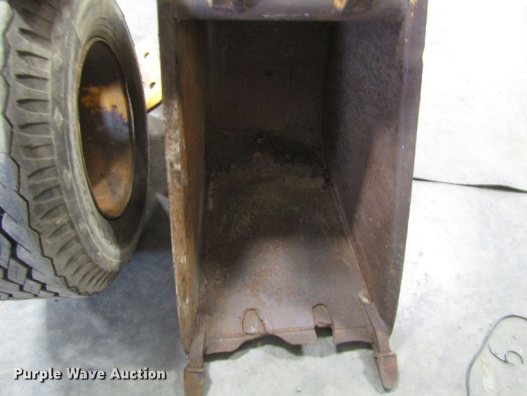 image for item FD9369 1975 John Deere 510 backhoe