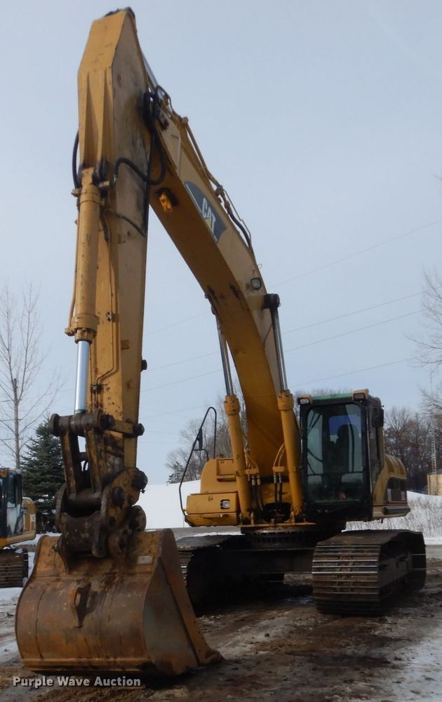 image for item FU9073 2003 Caterpillar 330C L excavator