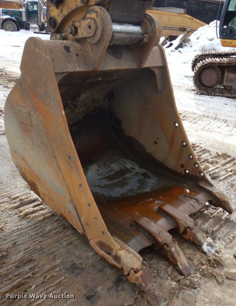 image for item FU9073 2003 Caterpillar 330C L excavator