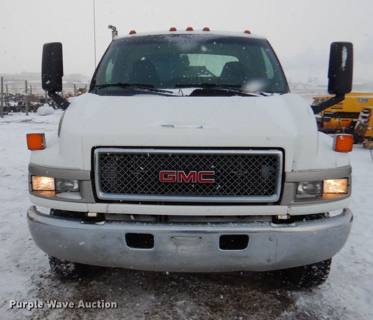 image for item FU9196 2003 GMC C4500 service truck with crane