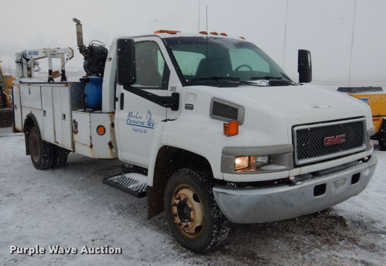 image for item FU9196 2003 GMC C4500 service truck with crane