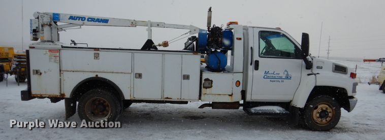 image for item FU9196 2003 GMC C4500 service truck with crane