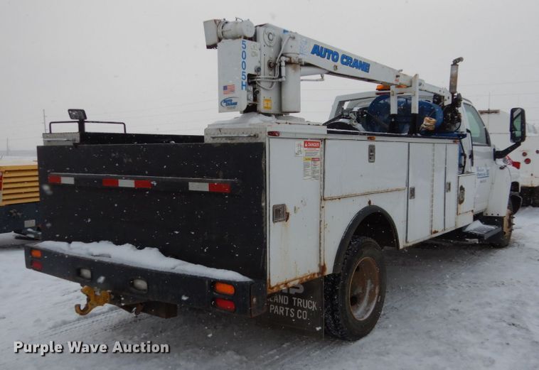 image for item FU9196 2003 GMC C4500 service truck with crane