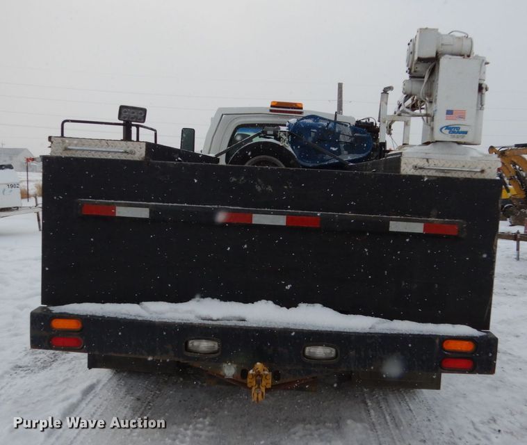 image for item FU9196 2003 GMC C4500 service truck with crane