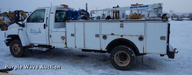 image for item FU9196 2003 GMC C4500 service truck with crane