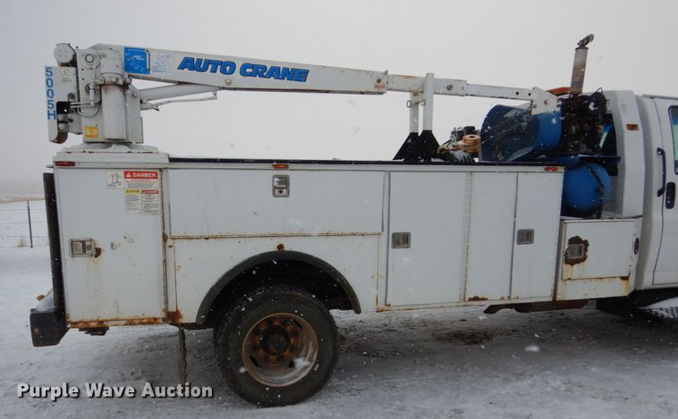 image for item FU9196 2003 GMC C4500 service truck with crane