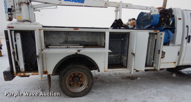 image for item FU9196 2003 GMC C4500 service truck with crane