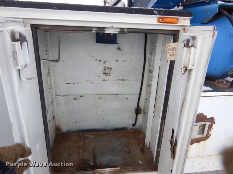 image for item FU9196 2003 GMC C4500 service truck with crane