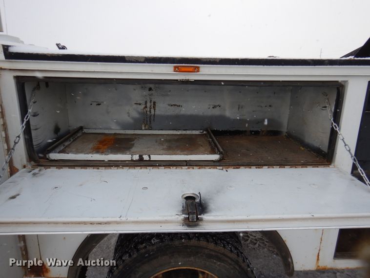 image for item FU9196 2003 GMC C4500 service truck with crane