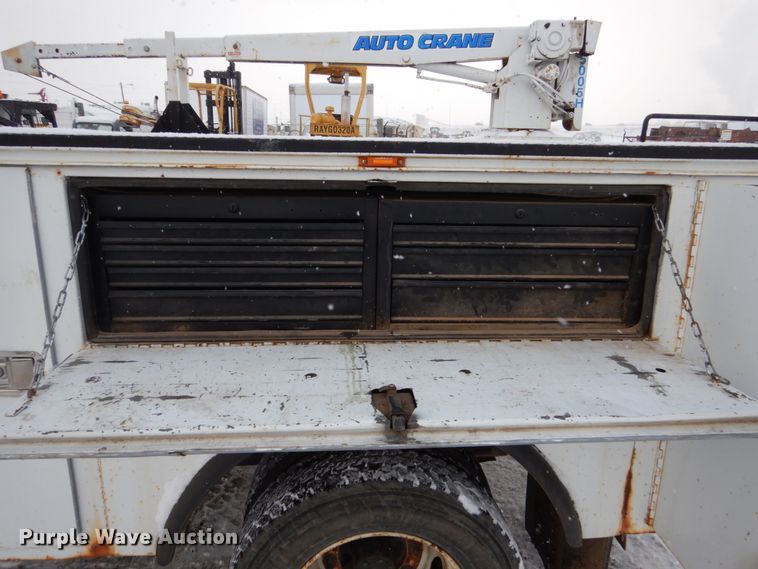 image for item FU9196 2003 GMC C4500 service truck with crane