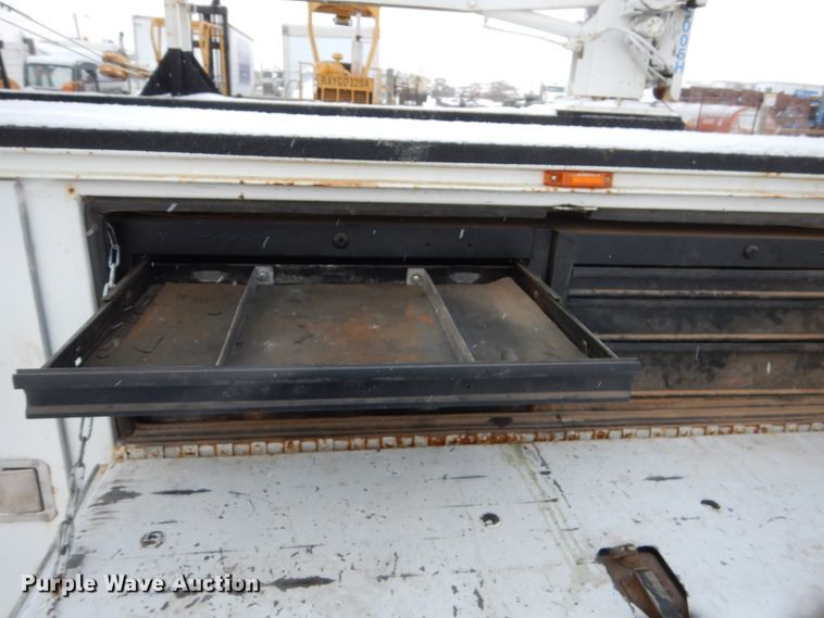 image for item FU9196 2003 GMC C4500 service truck with crane