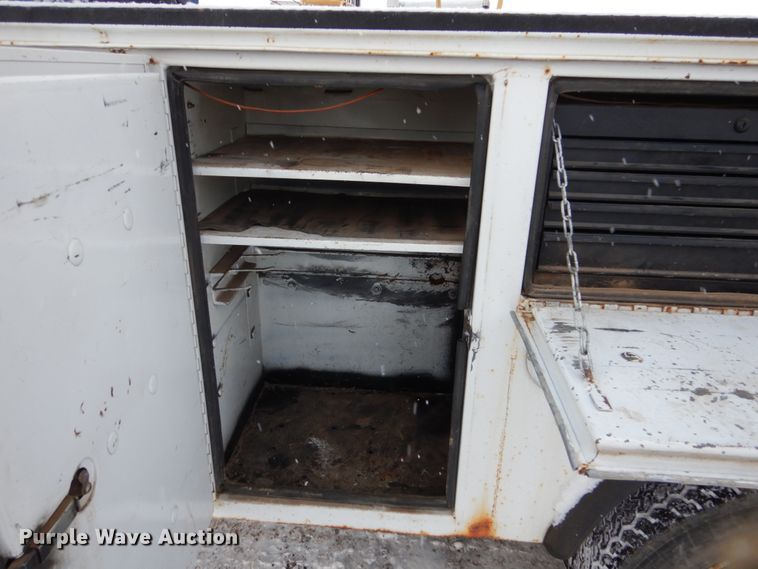 image for item FU9196 2003 GMC C4500 service truck with crane