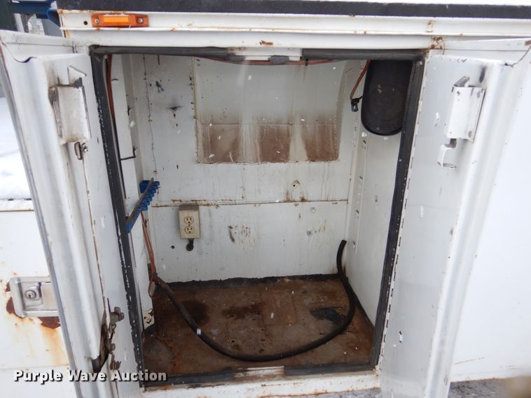 image for item FU9196 2003 GMC C4500 service truck with crane