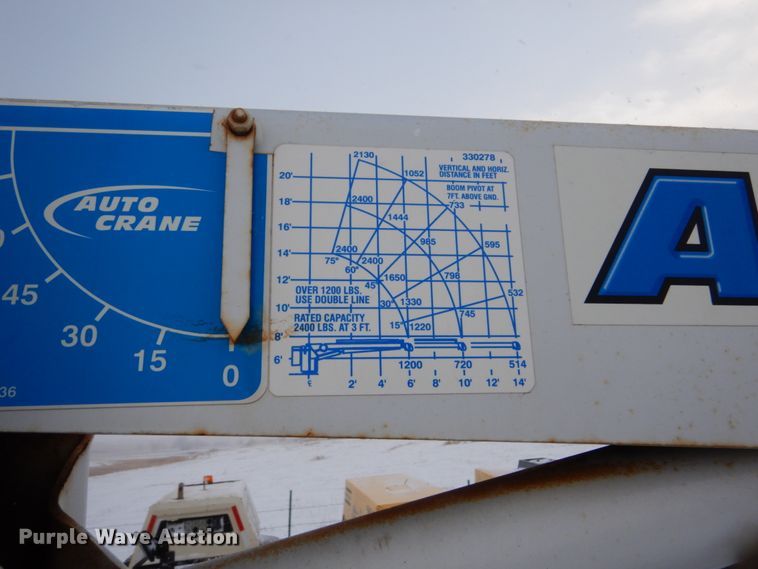 image for item FU9196 2003 GMC C4500 service truck with crane